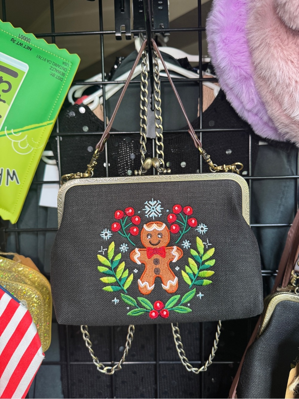 NWOT Gingerbread Man Embroidered Kisslock Clutch Purse